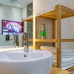 Apartment I Della *