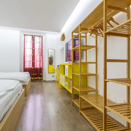 Apartment I Della *