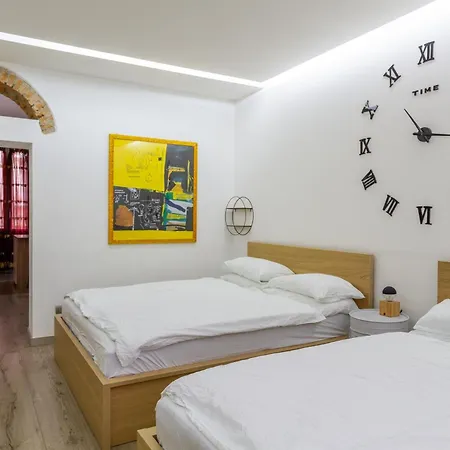 I Della Apartmán *